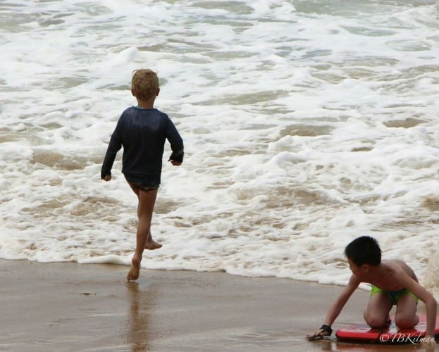 talking to myself-parenting boys-brothers-boys at the beach-children playng at the beach