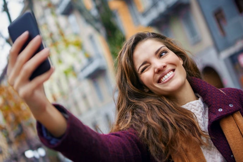 woman in her 20s taking a selfie 