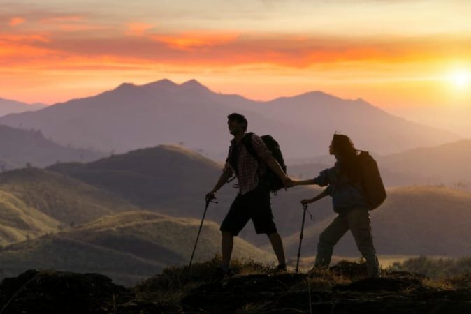 Teens hiking during wilderness therapy 
