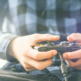 Teen dreams of making money by playing video games
