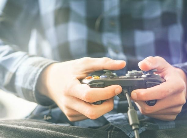 Teen dreams of making money by playing video games