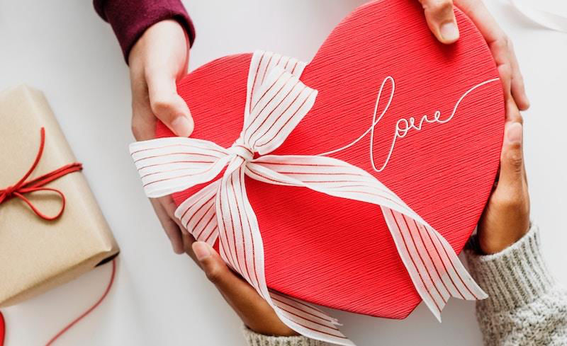 18 Valentine's Day Gifts for Him – SheKnows