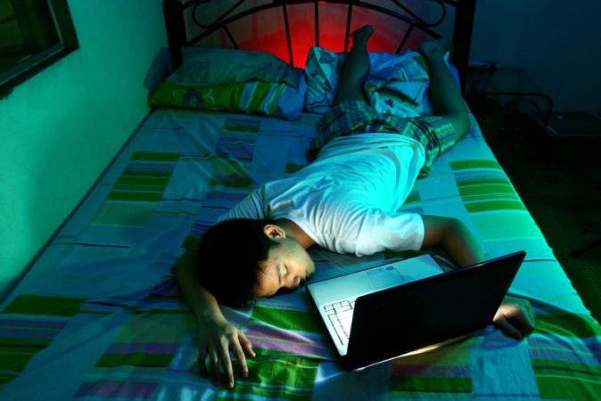 Why parent should insist that teens have less screen time