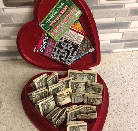 heart with money 