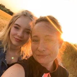 mom and daughter selfie