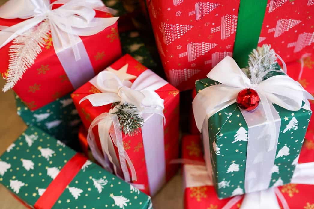 Holiday Gift Lists: Popular Presents for Teens and College Students