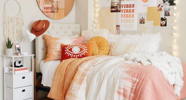 Featured image of post Artsy Cute Dorm Rooms : 179 likes · 10 talking about this.