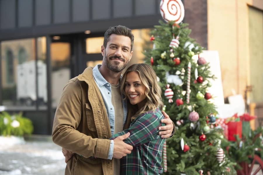 A Welcome Home Christmas Lifetime S Holiday Movie Salutes Veterans