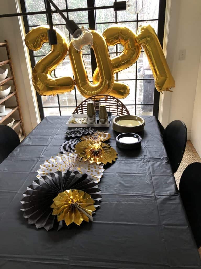 Must-Have Decorations For An Easy Graduation Party 2021