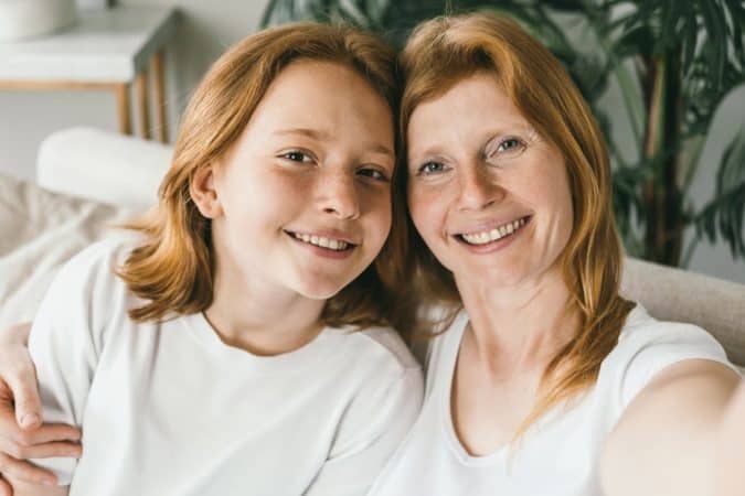 mom and daughter 