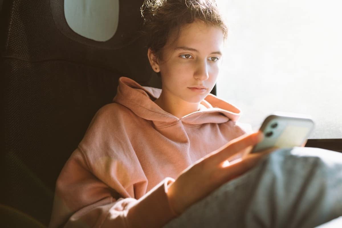 girl on phone 