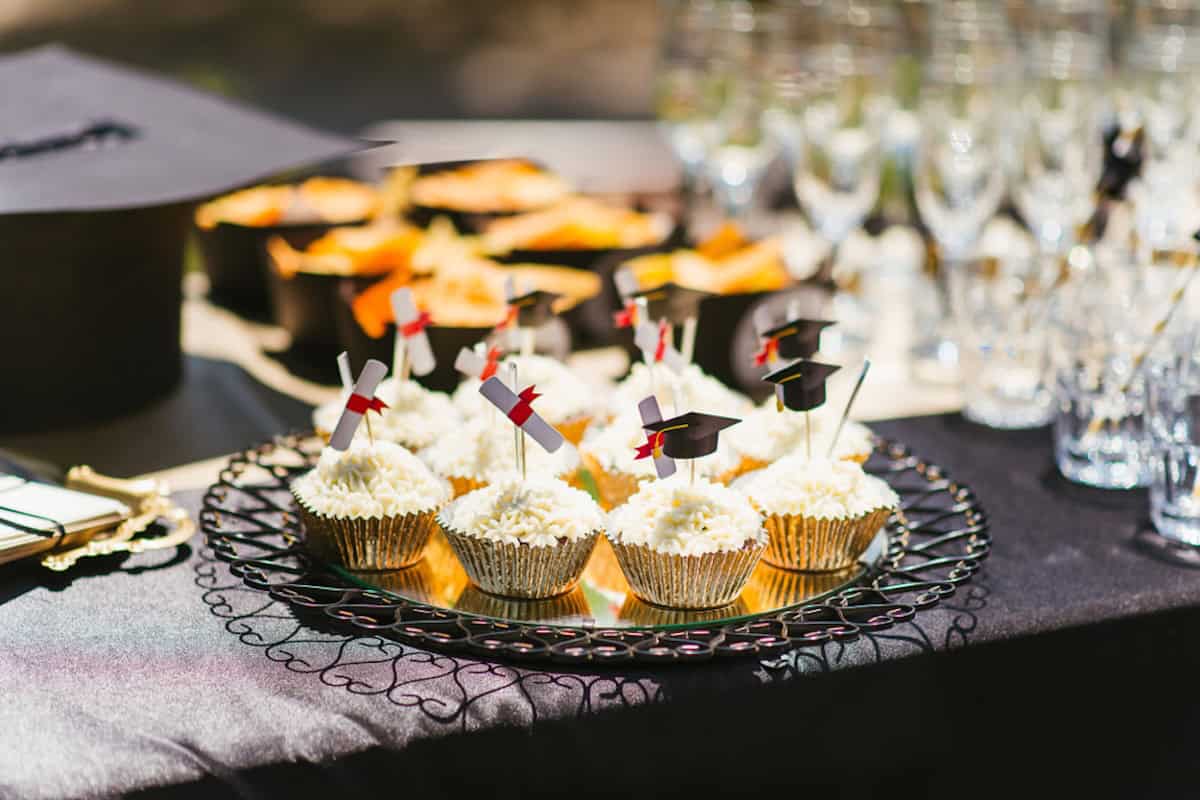Best Graduation Party Ideas: 10 Things Not to Forget (2025), image size:1200x800