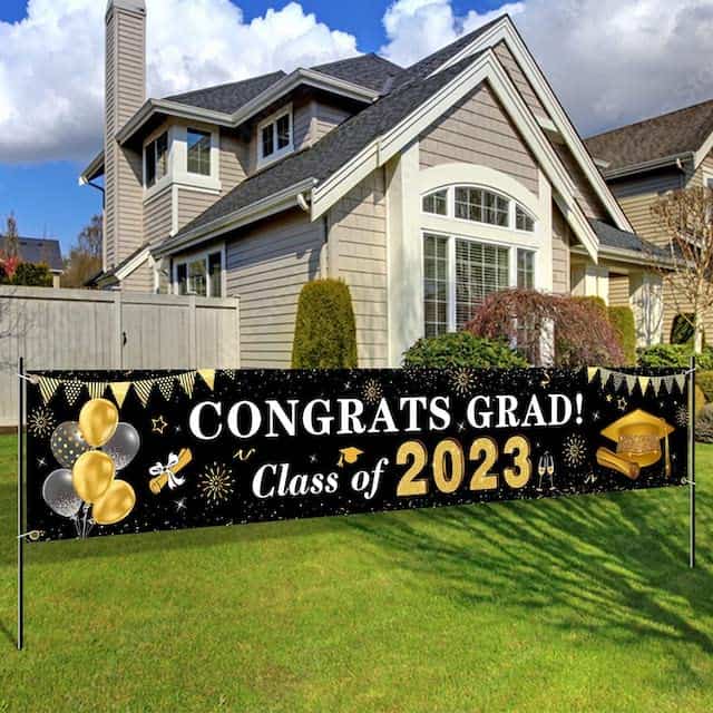 Must-Have Decorations For An Easy Graduation Party (2023)