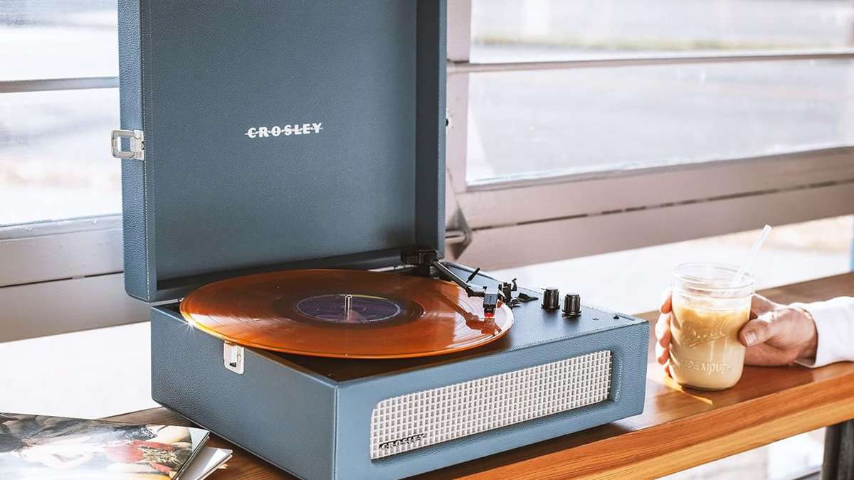 Cool gifts for teens: Crosley record player 