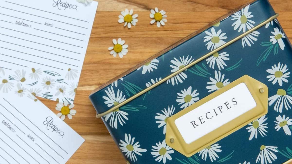 Best engagement gifts: Recipe box 