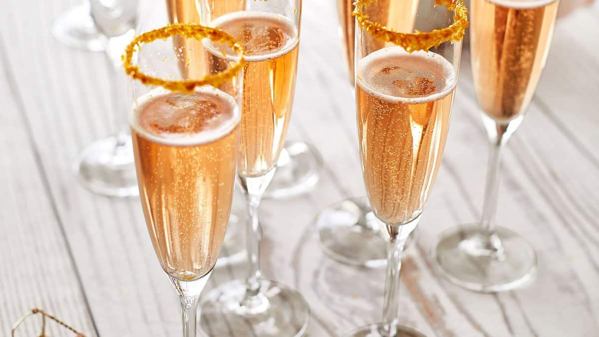 Best engagement gifts: champagne flutes 
