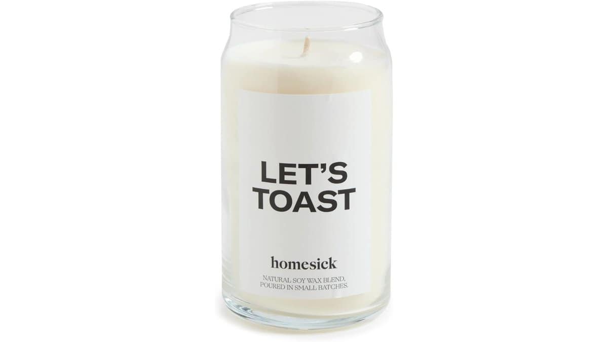 Best engagement gift: Homesick Candle 