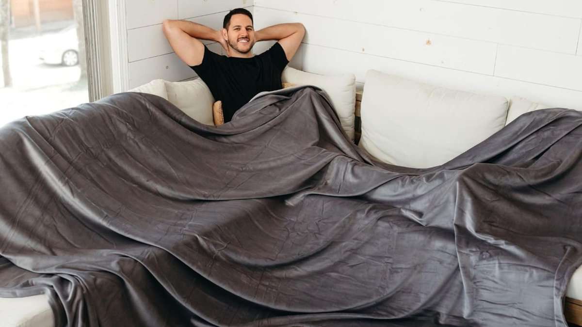 Best gifts for guys in their 20s: The Big Blanket