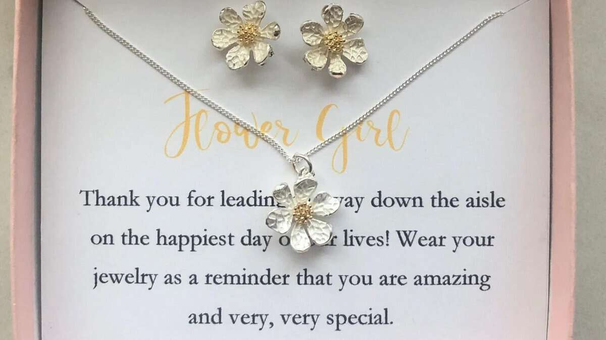 Wedding thank you gifts: Flower Girl necklace 